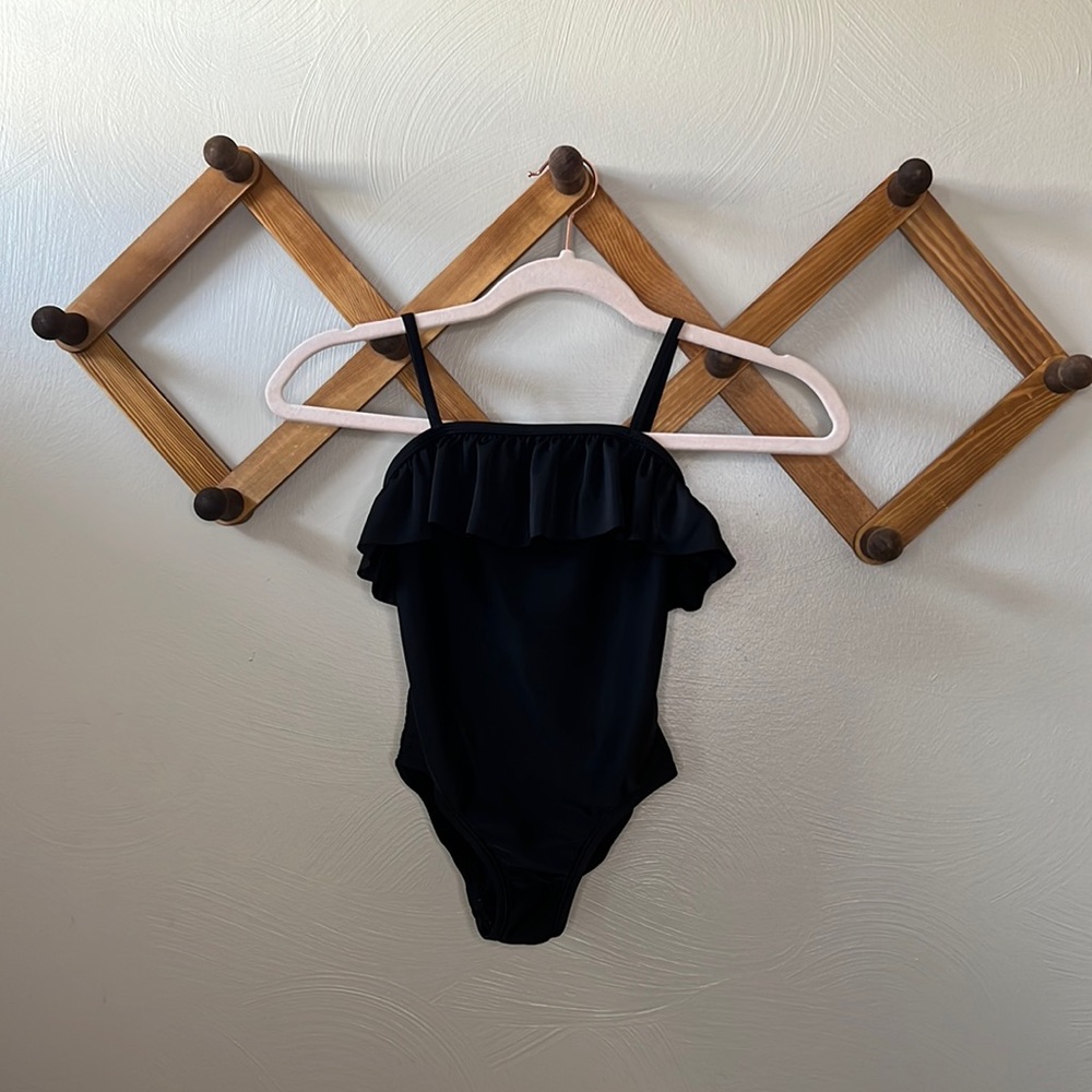 Old Navy girls size S swimsuit. EUC!